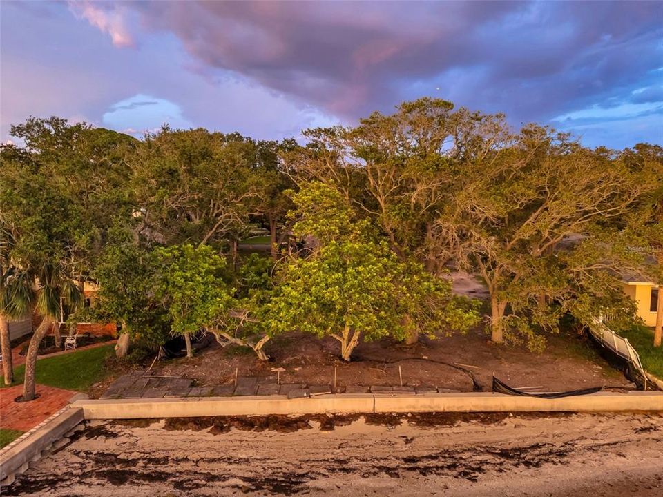 待售: $1,200,000 (0.37 acres)