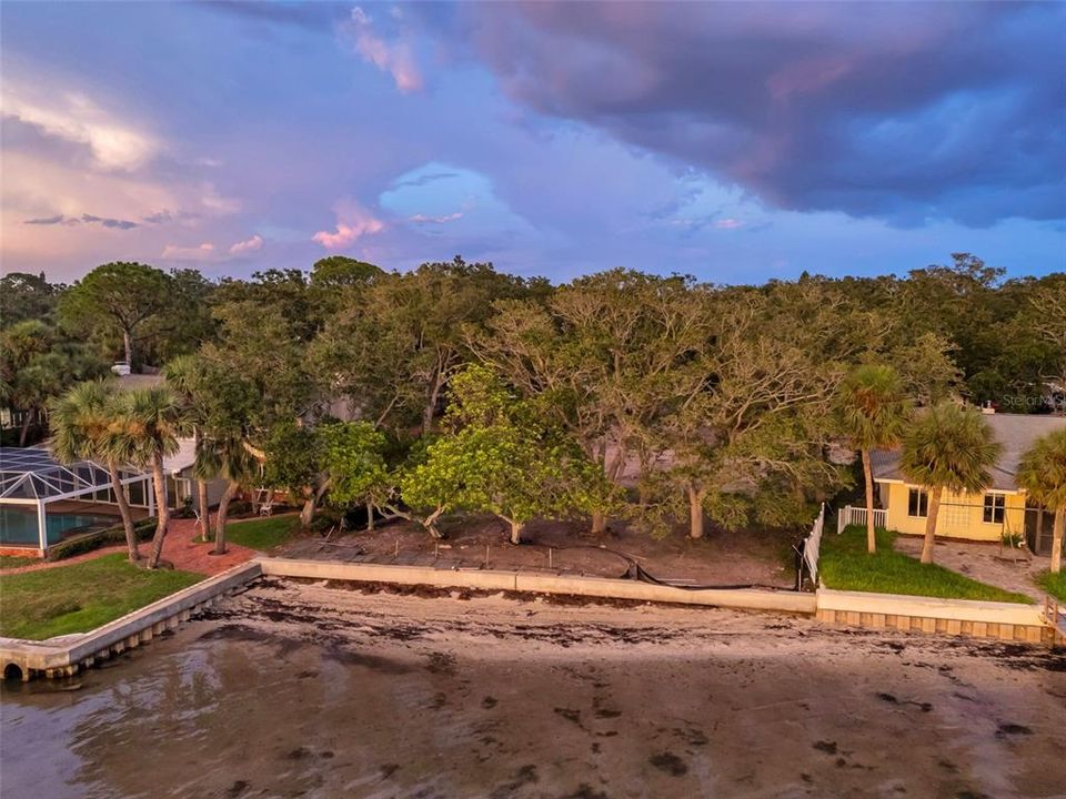 待售: $1,200,000 (0.37 acres)