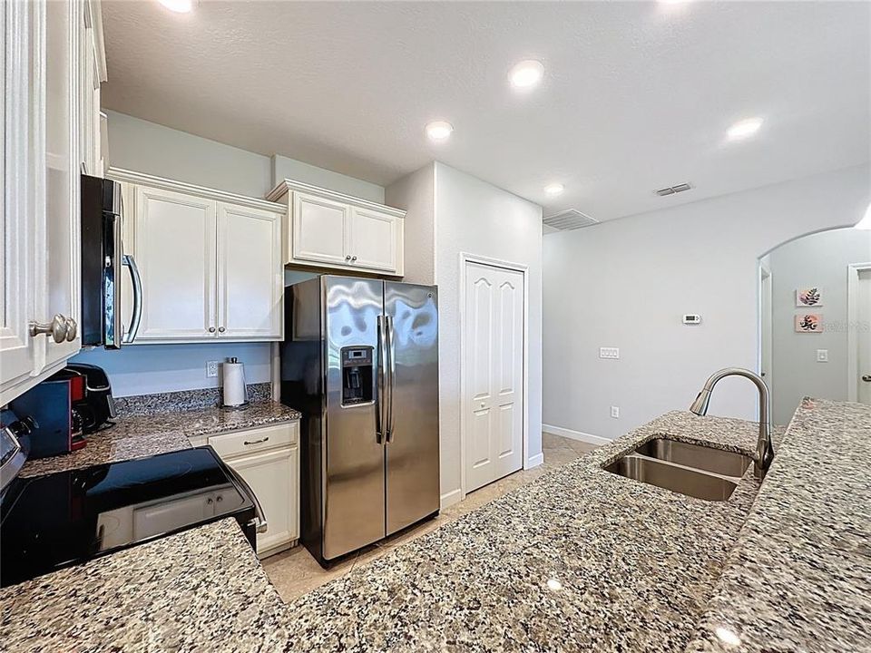 Active With Contract: $240,000 (2 beds, 2 baths, 1409 Square Feet)