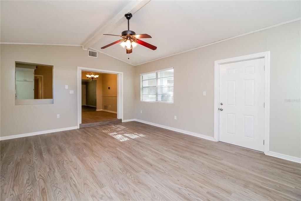 Active With Contract: $2,220 (3 beds, 2 baths, 1560 Square Feet)