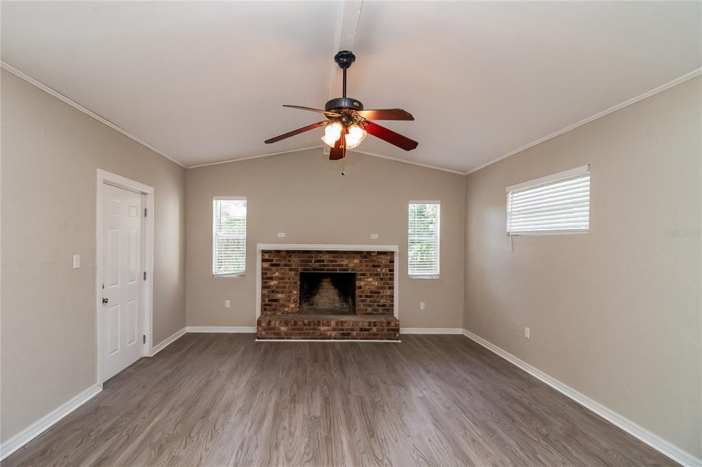 Active With Contract: $2,220 (3 beds, 2 baths, 1560 Square Feet)