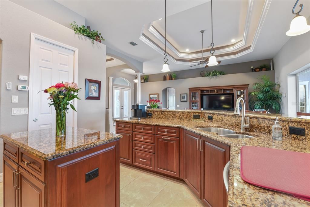 На продажу: $769,000 (3 спален, 2 ванн, 2350 Квадратных фут)