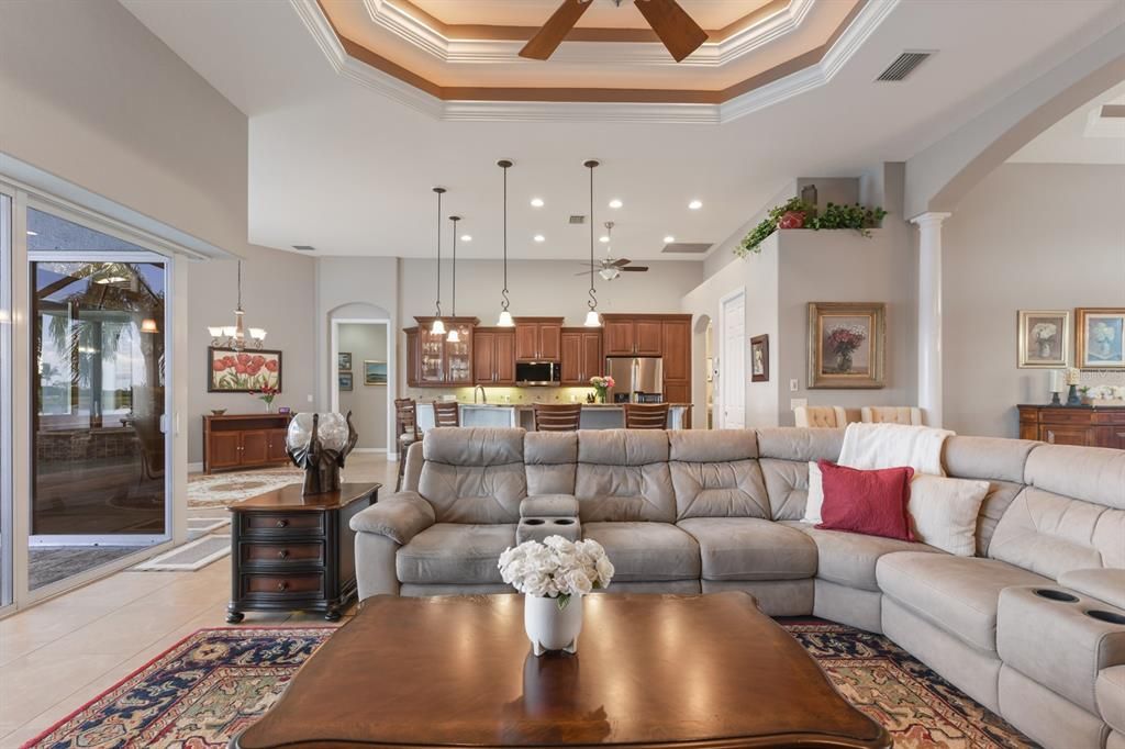 На продажу: $769,000 (3 спален, 2 ванн, 2350 Квадратных фут)