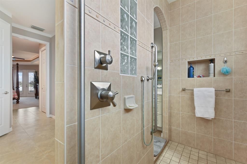 На продажу: $769,000 (3 спален, 2 ванн, 2350 Квадратных фут)