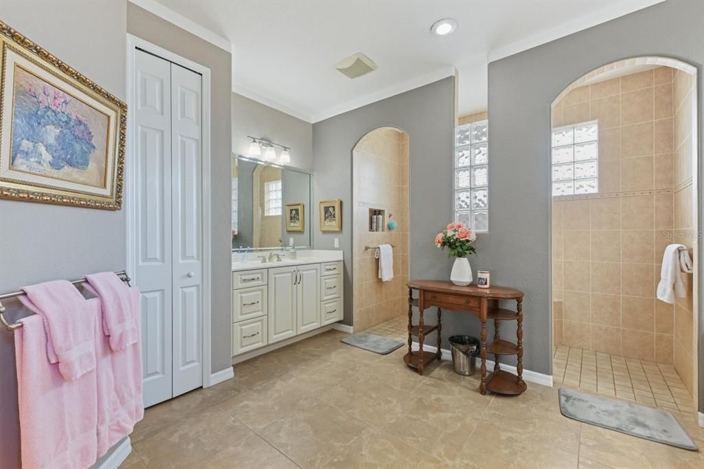 На продажу: $769,000 (3 спален, 2 ванн, 2350 Квадратных фут)