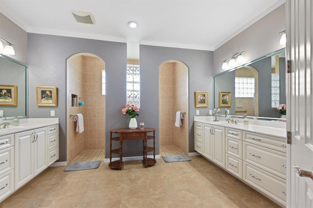 На продажу: $769,000 (3 спален, 2 ванн, 2350 Квадратных фут)