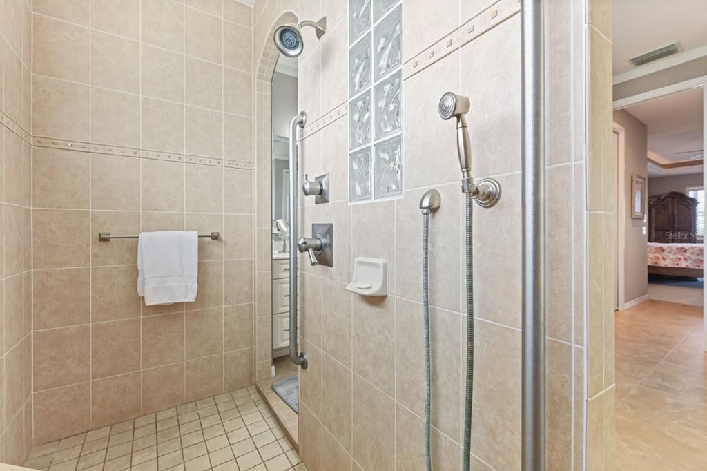 На продажу: $769,000 (3 спален, 2 ванн, 2350 Квадратных фут)