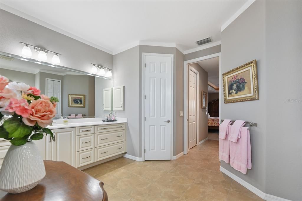 На продажу: $769,000 (3 спален, 2 ванн, 2350 Квадратных фут)