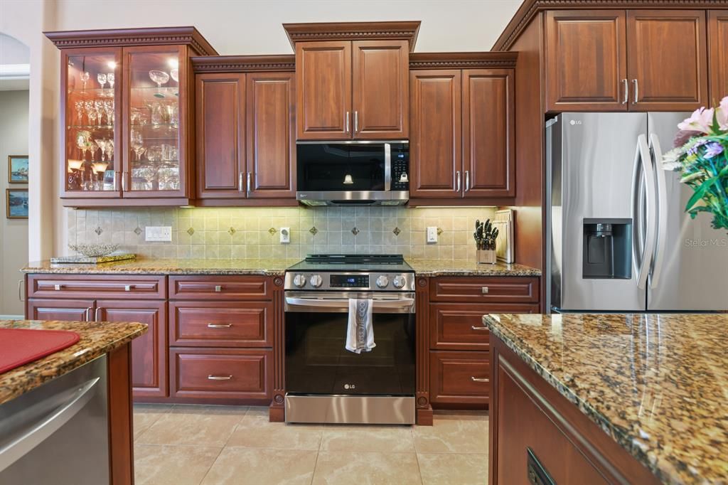 На продажу: $769,000 (3 спален, 2 ванн, 2350 Квадратных фут)