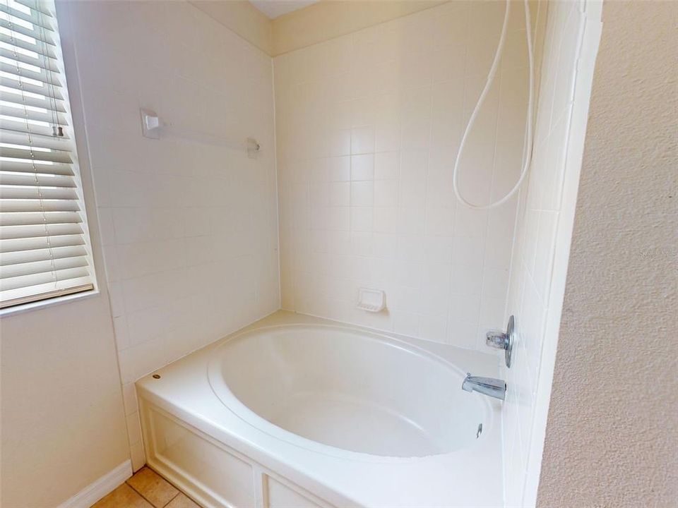 For Sale: $229,900 (4 beds, 3 baths, 1310 Square Feet)