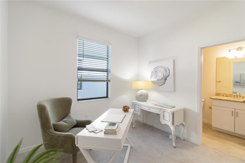 合同活跃: $349,000 (3 贝兹, 3 浴室, 1855 平方英尺)