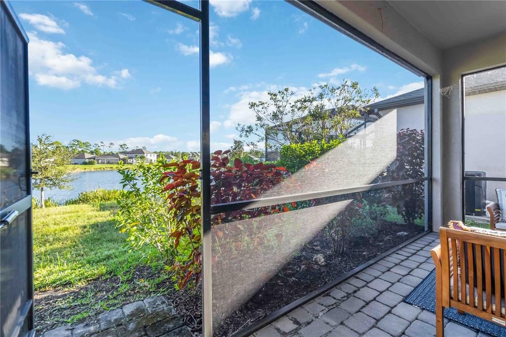 合同活跃: $349,000 (3 贝兹, 3 浴室, 1855 平方英尺)