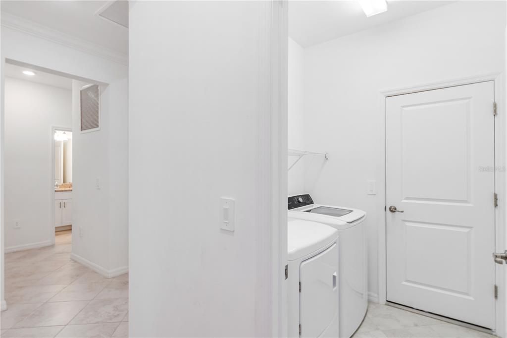 合同活跃: $349,000 (3 贝兹, 3 浴室, 1855 平方英尺)