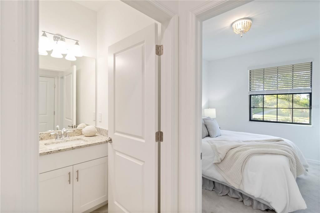 合同活跃: $349,000 (3 贝兹, 3 浴室, 1855 平方英尺)