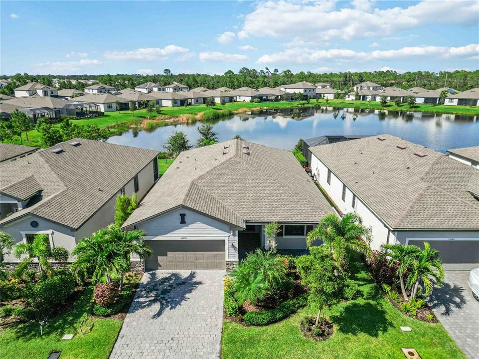 合同活跃: $349,000 (3 贝兹, 3 浴室, 1855 平方英尺)