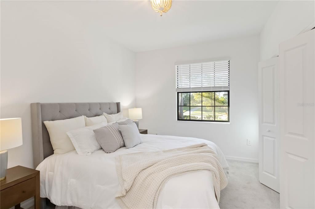 合同活跃: $349,000 (3 贝兹, 3 浴室, 1855 平方英尺)