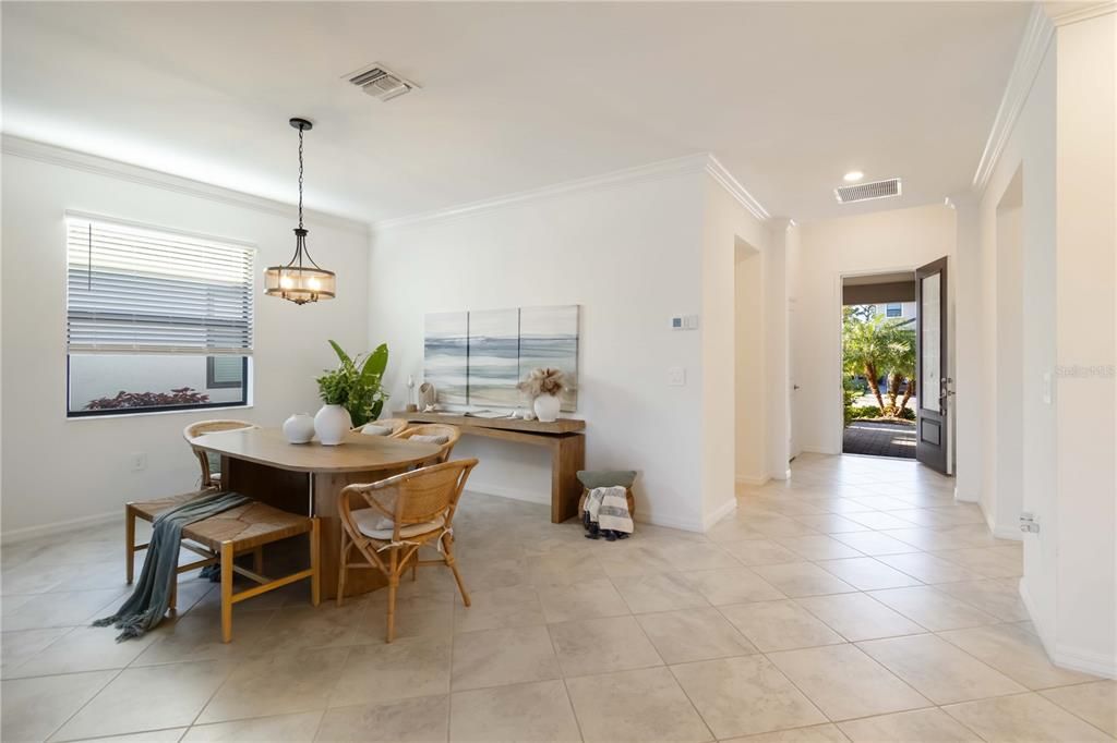 合同活跃: $349,000 (3 贝兹, 3 浴室, 1855 平方英尺)