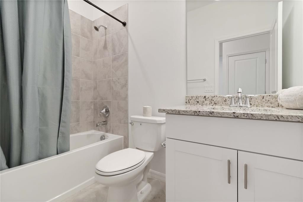 合同活跃: $349,000 (3 贝兹, 3 浴室, 1855 平方英尺)