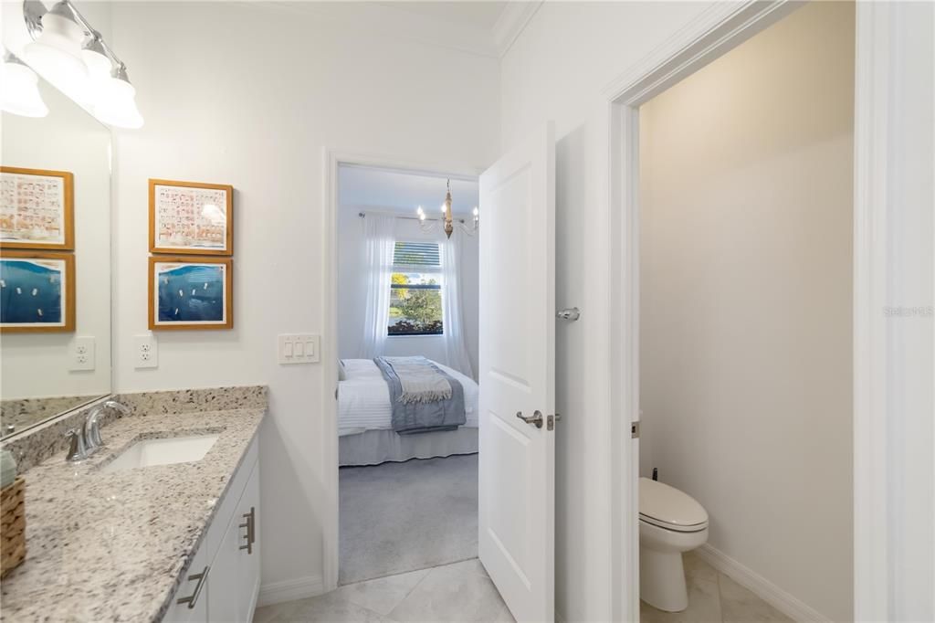 合同活跃: $349,000 (3 贝兹, 3 浴室, 1855 平方英尺)