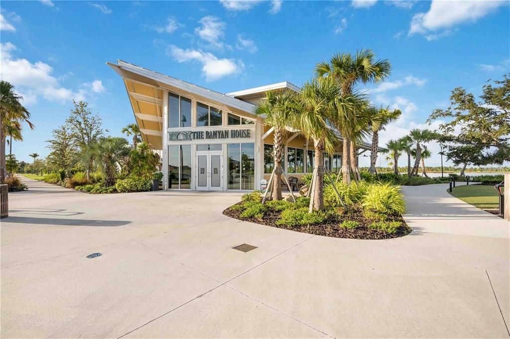 合同活跃: $349,000 (3 贝兹, 3 浴室, 1855 平方英尺)