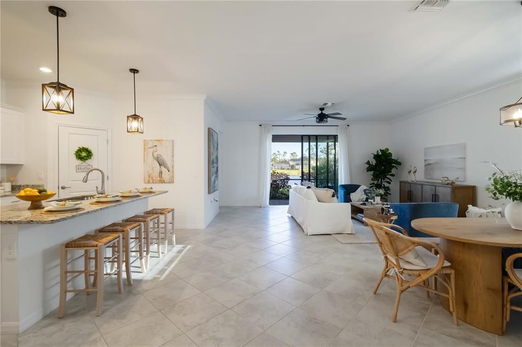 合同活跃: $349,000 (3 贝兹, 3 浴室, 1855 平方英尺)