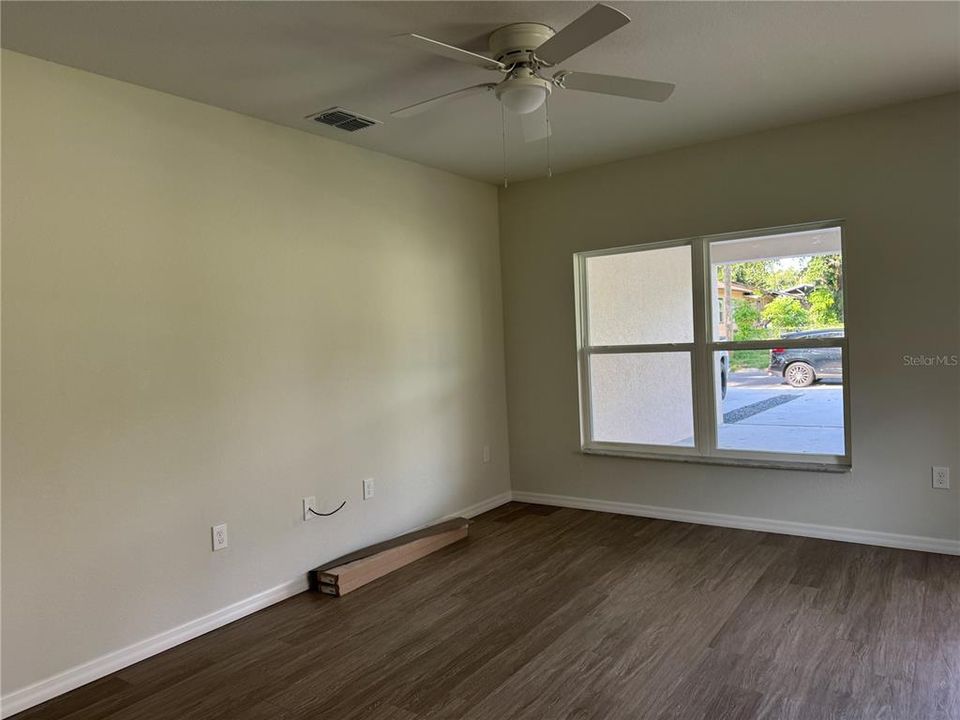 Active With Contract: $479,900 (6 beds, 0 baths, 2368 Square Feet)