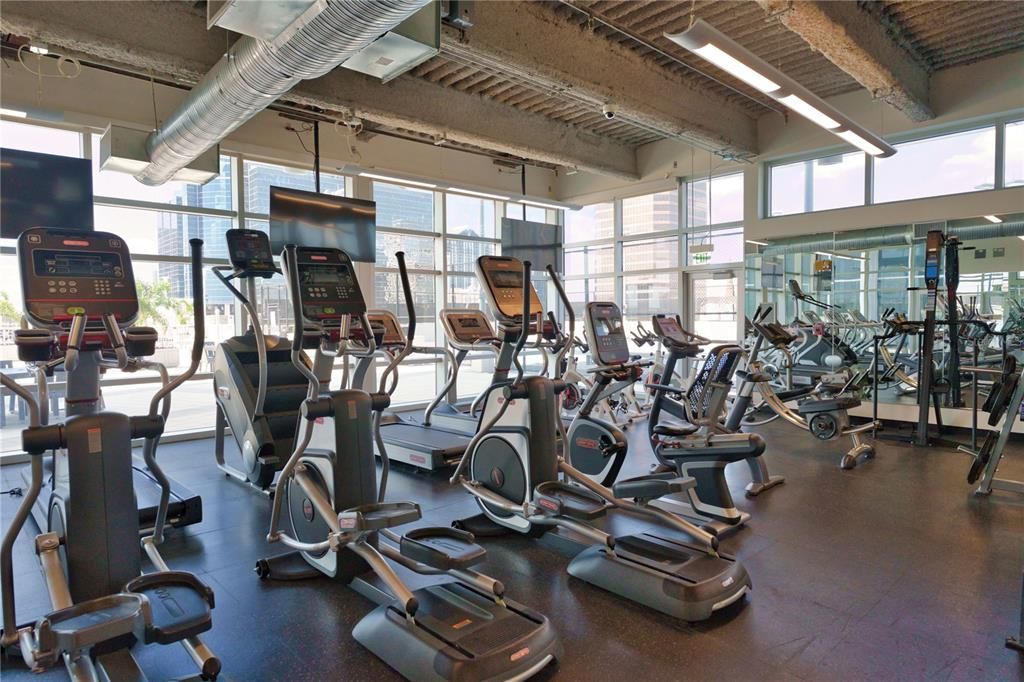 For Sale: $459,000 (2 beds, 2 baths, 1138 Square Feet)