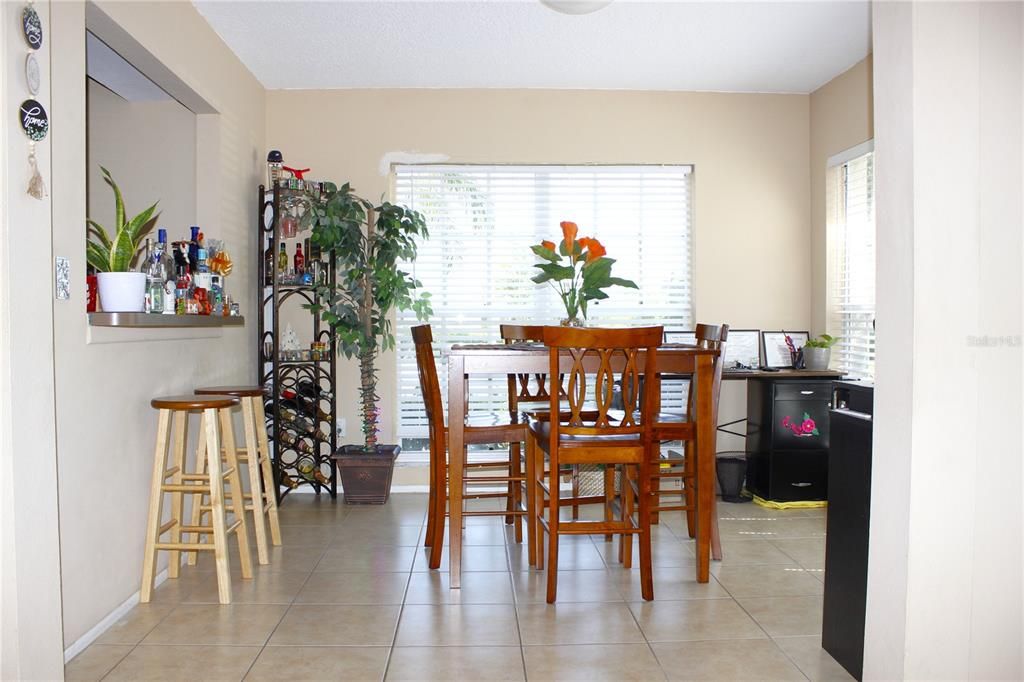 Activo con contrato: $214,900 (3 camas, 2 baños, 1364 Pies cuadrados)