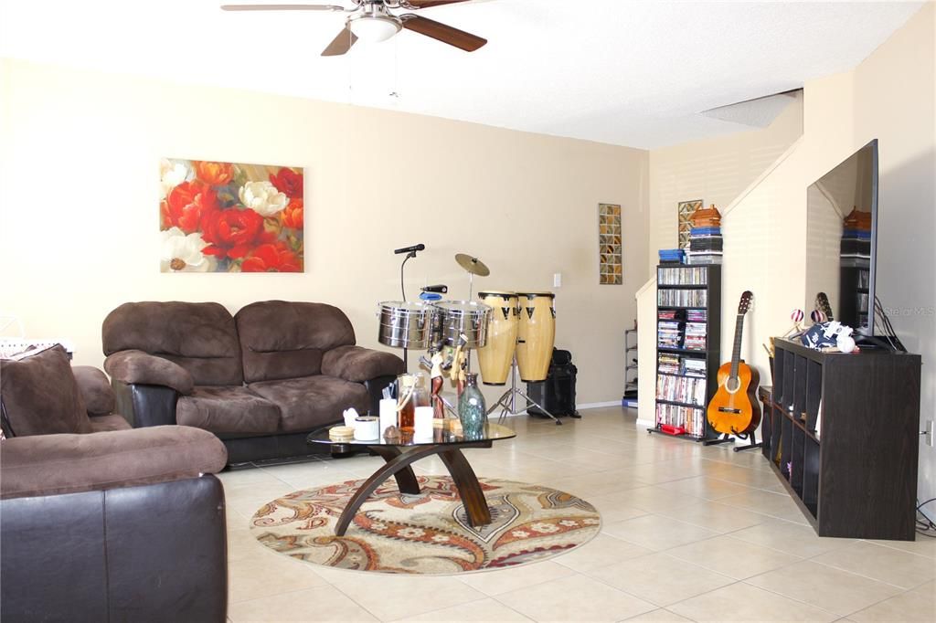 Activo con contrato: $214,900 (3 camas, 2 baños, 1364 Pies cuadrados)