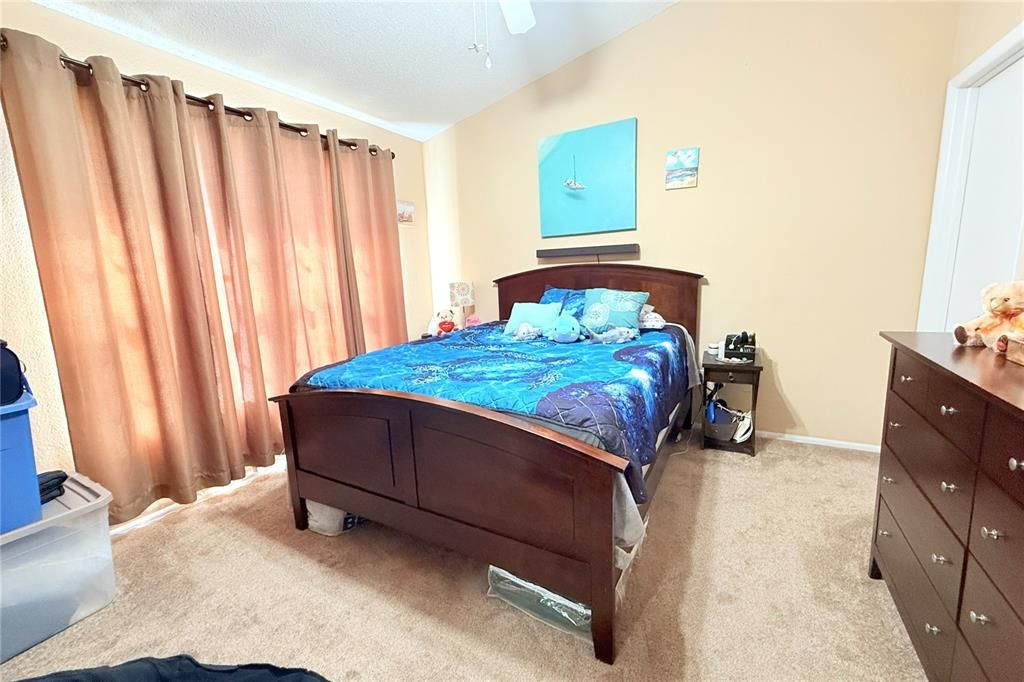 Activo con contrato: $214,900 (3 camas, 2 baños, 1364 Pies cuadrados)