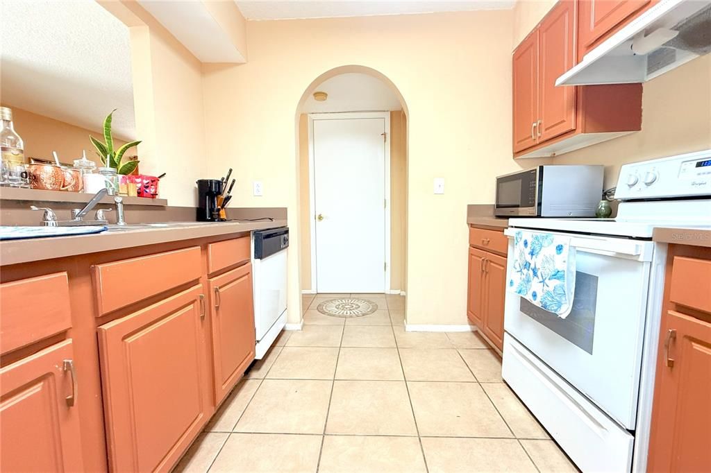 Activo con contrato: $214,900 (3 camas, 2 baños, 1364 Pies cuadrados)