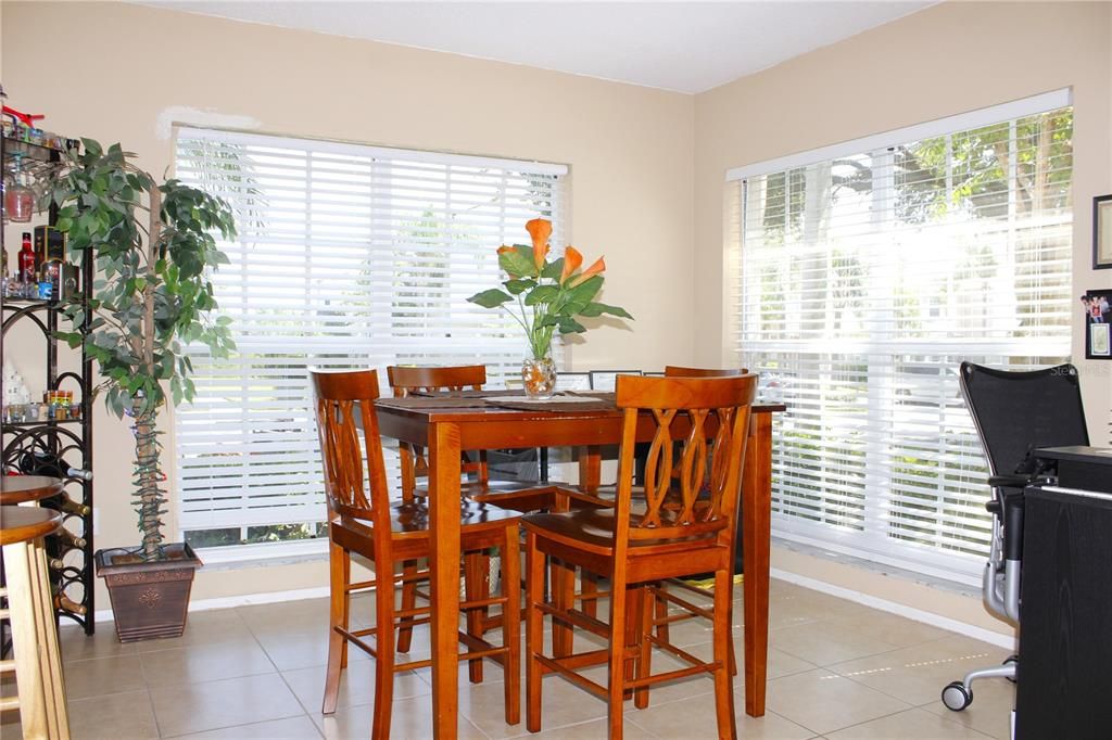 Activo con contrato: $214,900 (3 camas, 2 baños, 1364 Pies cuadrados)