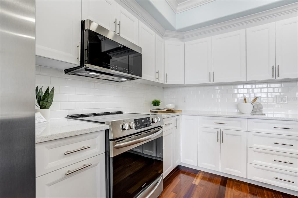 Activo con contrato: $1,325,000 (3 camas, 3 baños, 2275 Pies cuadrados)