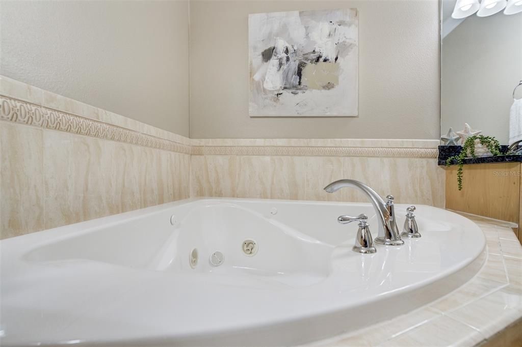 Activo con contrato: $1,325,000 (3 camas, 3 baños, 2275 Pies cuadrados)