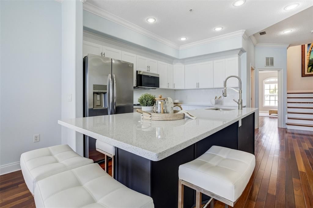 Activo con contrato: $1,325,000 (3 camas, 3 baños, 2275 Pies cuadrados)