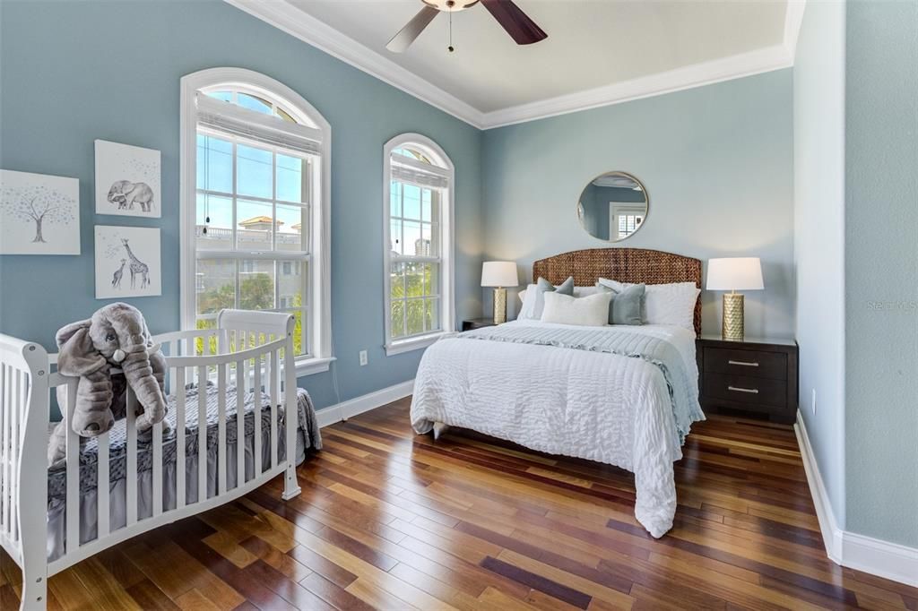 Activo con contrato: $1,325,000 (3 camas, 3 baños, 2275 Pies cuadrados)