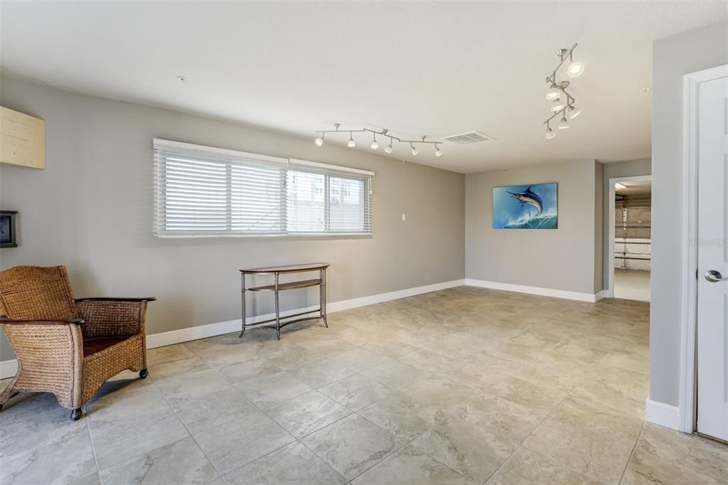 Activo con contrato: $1,325,000 (3 camas, 3 baños, 2275 Pies cuadrados)