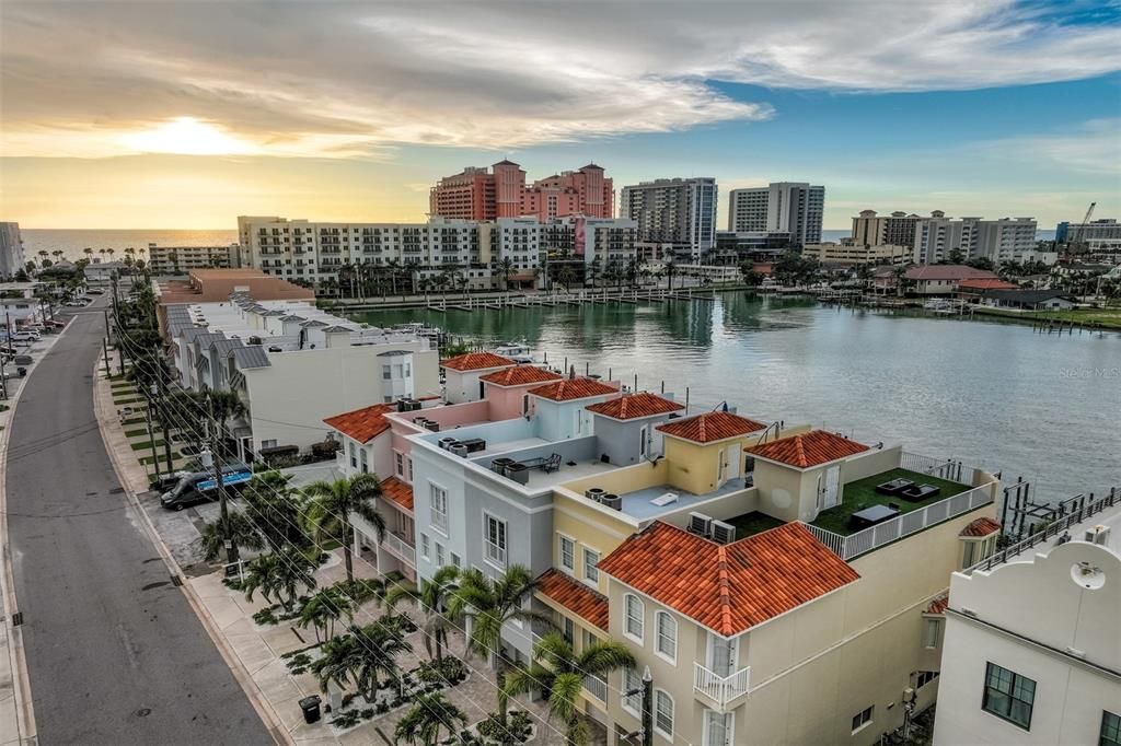 Activo con contrato: $1,325,000 (3 camas, 3 baños, 2275 Pies cuadrados)