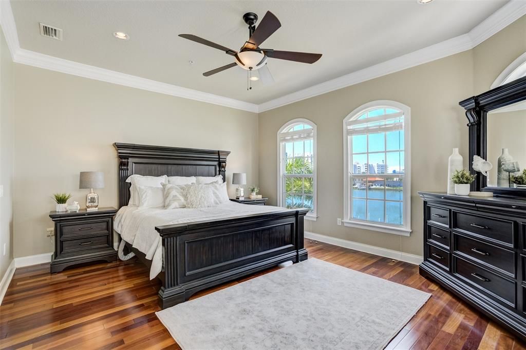 Activo con contrato: $1,325,000 (3 camas, 3 baños, 2275 Pies cuadrados)