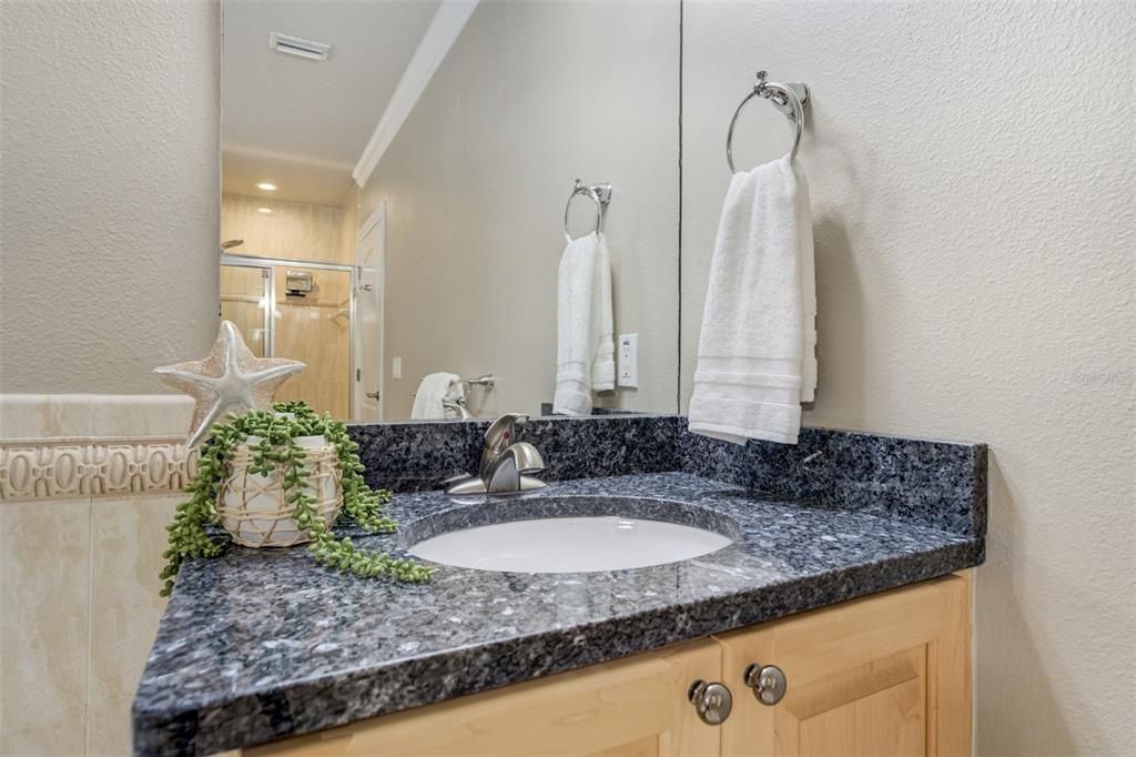 Activo con contrato: $1,325,000 (3 camas, 3 baños, 2275 Pies cuadrados)