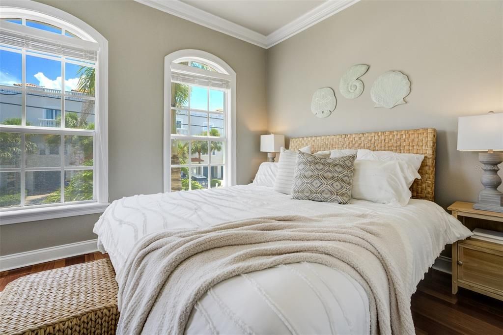 Activo con contrato: $1,325,000 (3 camas, 3 baños, 2275 Pies cuadrados)