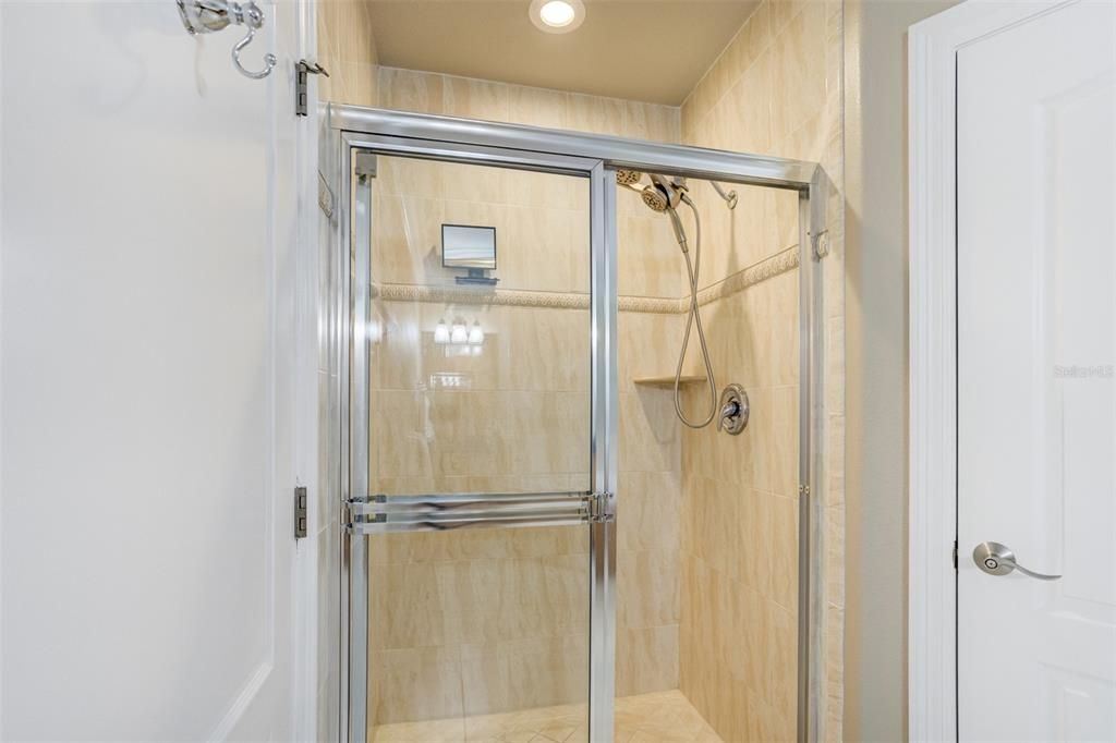 Activo con contrato: $1,325,000 (3 camas, 3 baños, 2275 Pies cuadrados)