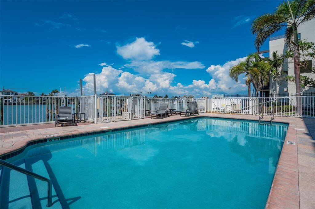 Activo con contrato: $1,325,000 (3 camas, 3 baños, 2275 Pies cuadrados)