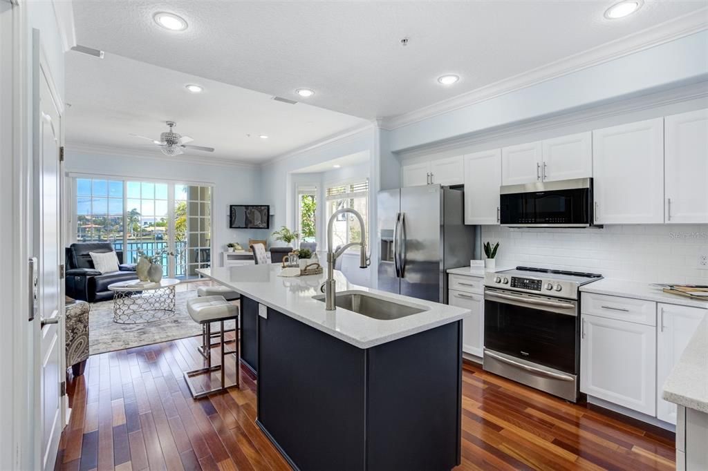 Activo con contrato: $1,325,000 (3 camas, 3 baños, 2275 Pies cuadrados)