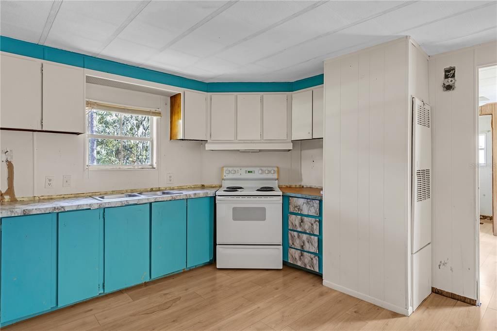 合同活跃: $280,000 (3 贝兹, 2 浴室, 1431 平方英尺)