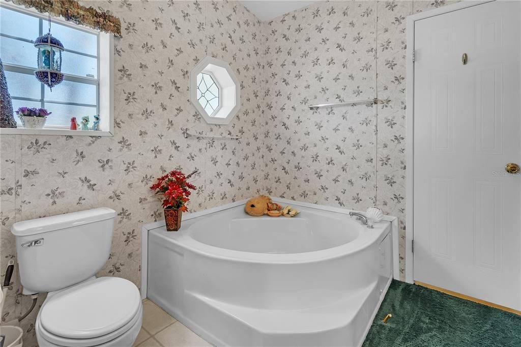 合同活跃: $280,000 (3 贝兹, 2 浴室, 1431 平方英尺)