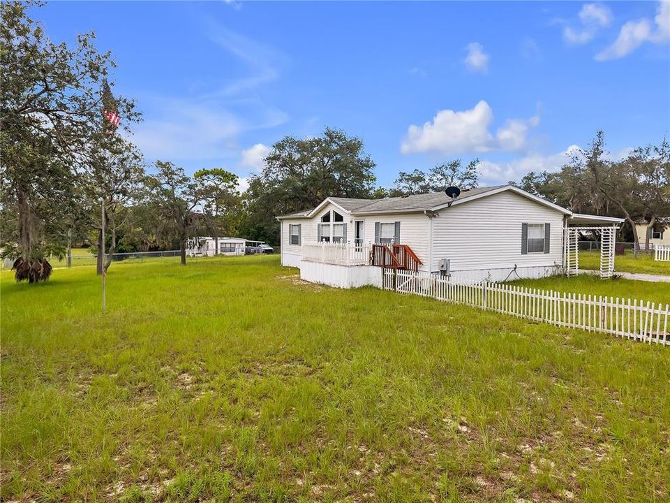 合同活跃: $280,000 (3 贝兹, 2 浴室, 1431 平方英尺)