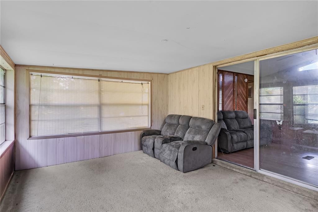 合同活跃: $280,000 (3 贝兹, 2 浴室, 1431 平方英尺)