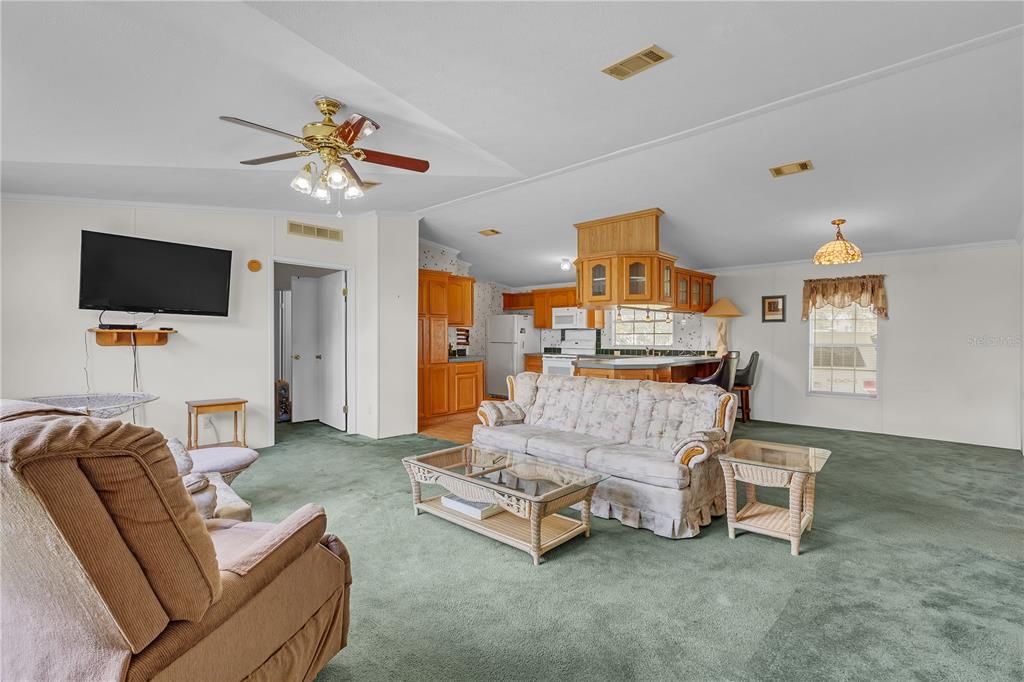 合同活跃: $280,000 (3 贝兹, 2 浴室, 1431 平方英尺)