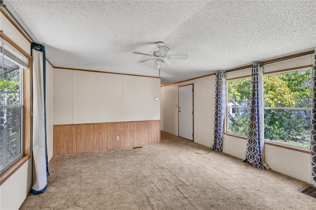 合同活跃: $280,000 (3 贝兹, 2 浴室, 1431 平方英尺)